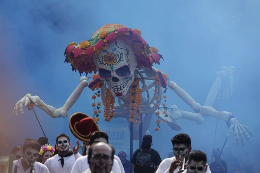 ¡Juan Gabriel vuelve del Mictlán! Así será el Desfile de Día de Muertos 2026 en CDMX
